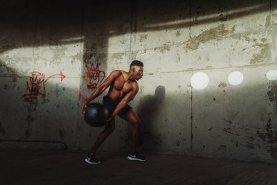 Waarom steeds meer mannen kiezen voor de kettlebell